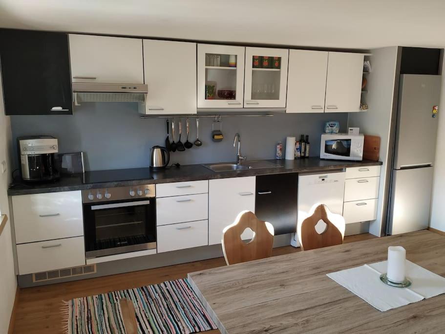 Upcycling Appartement Fischl - Nachhaltig Und Kreativ Wohnen Fuer Gross Und Klein Jenbach Luaran gambar