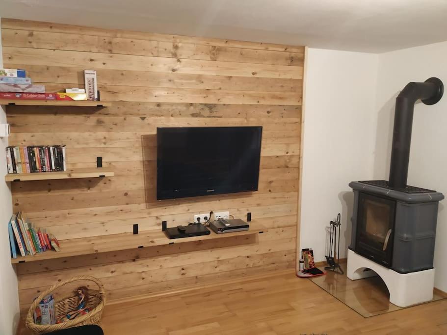 Upcycling Appartement Fischl - Nachhaltig Und Kreativ Wohnen Fuer Gross Und Klein Jenbach Luaran gambar